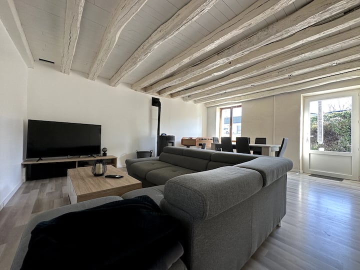 Spacious Private Room Houses for Rent in VarennesVauzelles