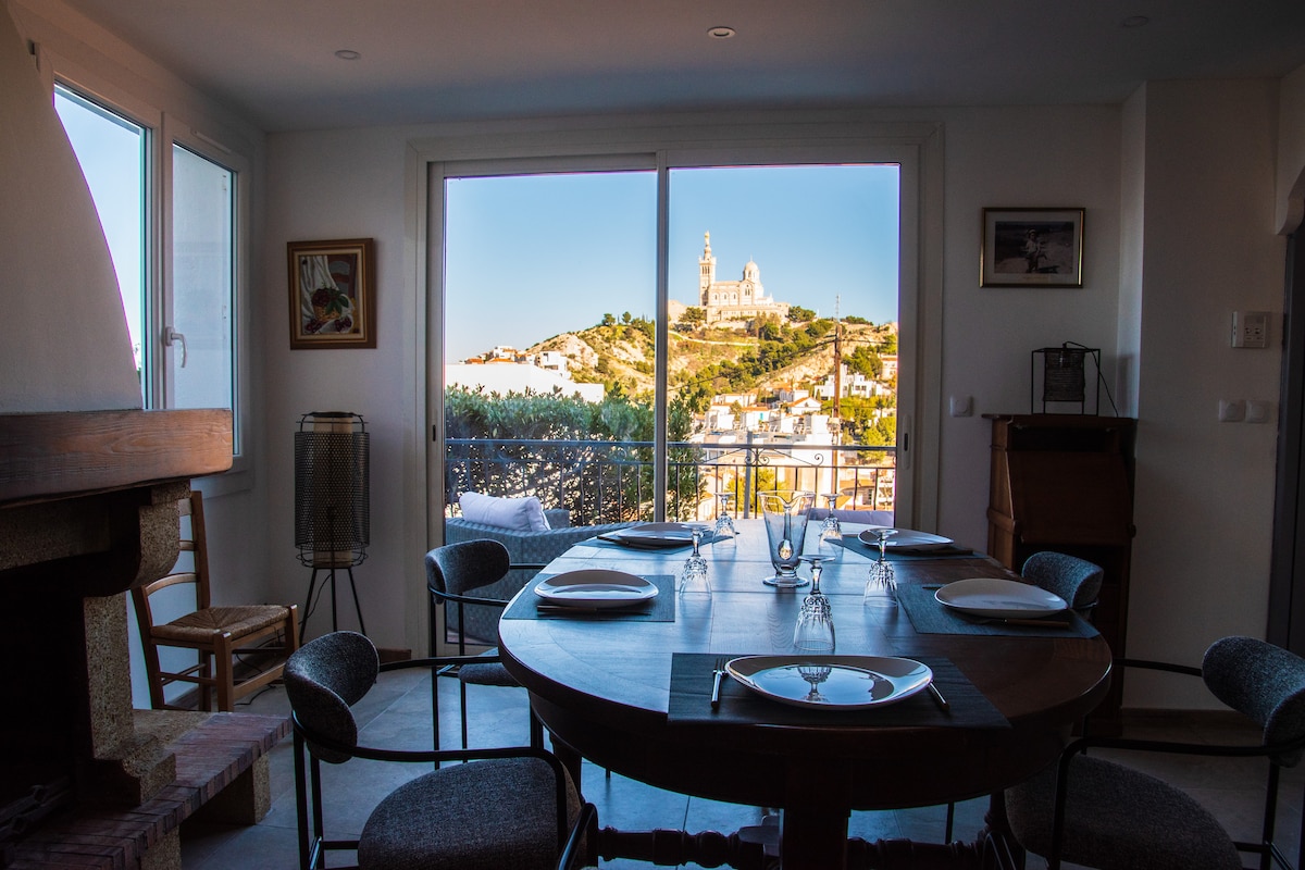 Annonce Airbnb populaire: The Balconies of Roucas Blanc à Marseille 7e Arrondissement