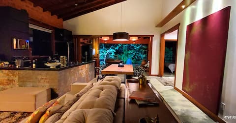 Top performing Airbnb: Casa Charme do Vale (Charming Valley House) in Goiânia