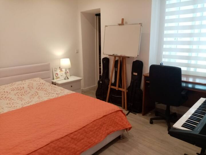 Room in the Lisbon area Apartments for Rent in Almada, Setúbal