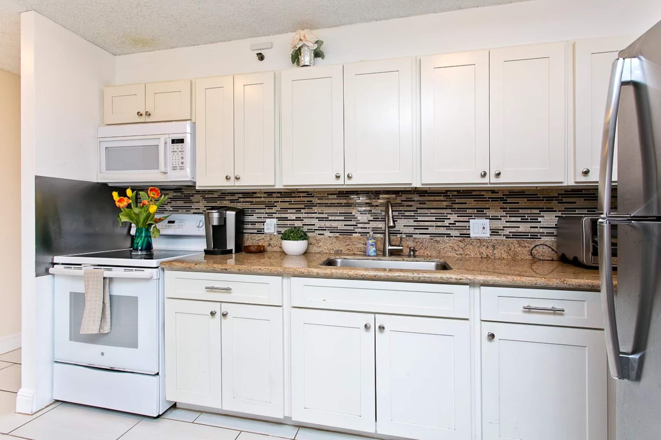 Condo in Honolulu · ★4.66 · 1 bedroom · 3 beds · 1 bath - Image 3