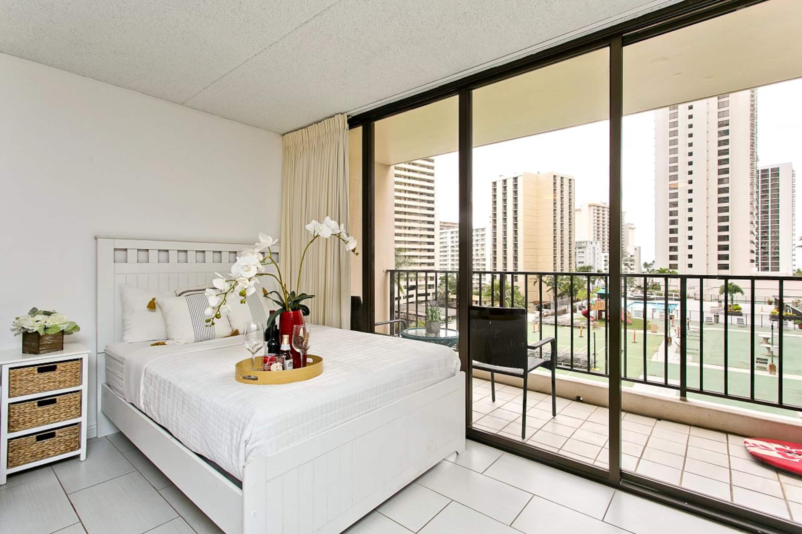 Condo in Honolulu · ★4.66 · 1 bedroom · 3 beds · 1 bath - Image 6