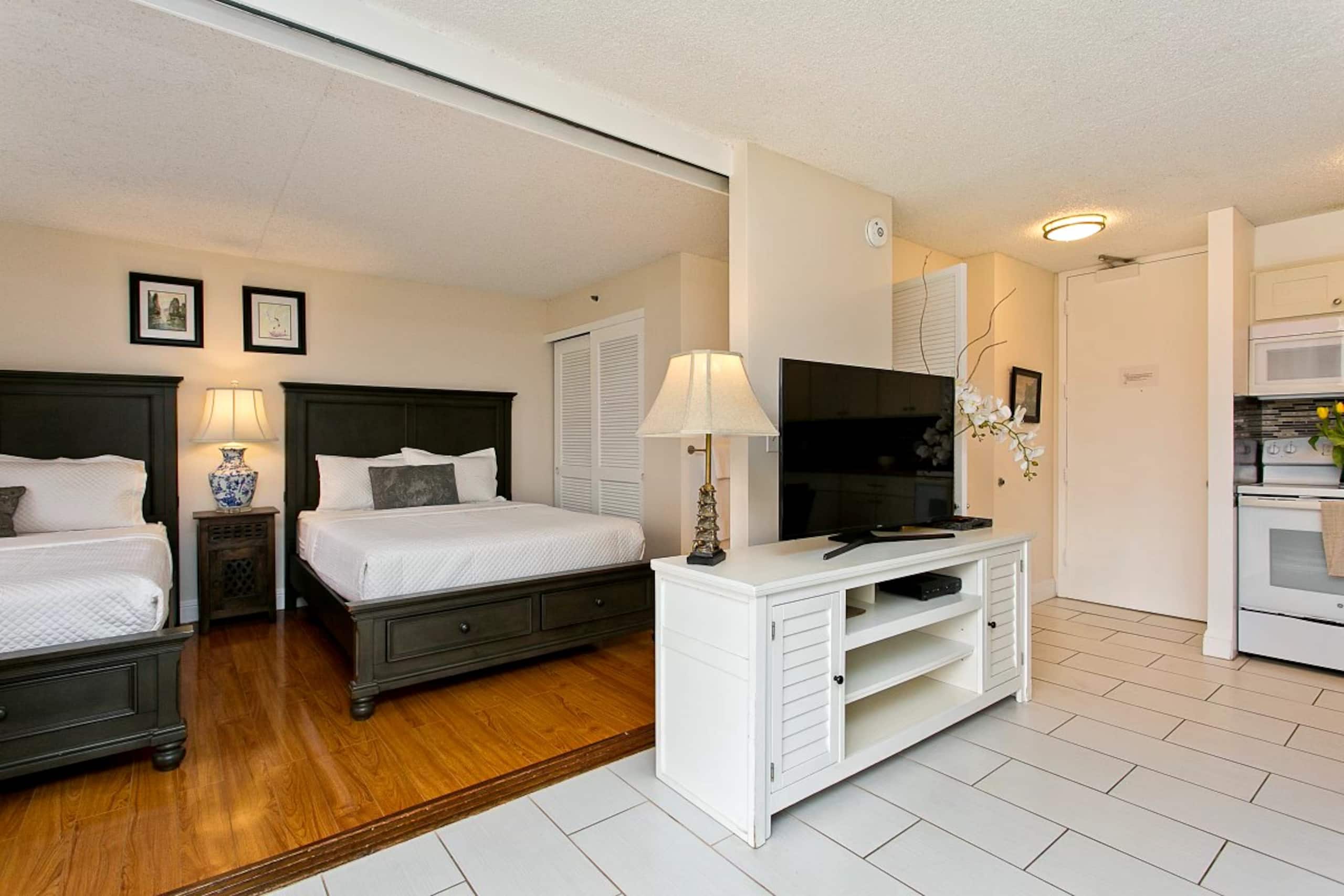 Condo in Honolulu · ★4.66 · 1 bedroom · 3 beds · 1 bath - Image 7