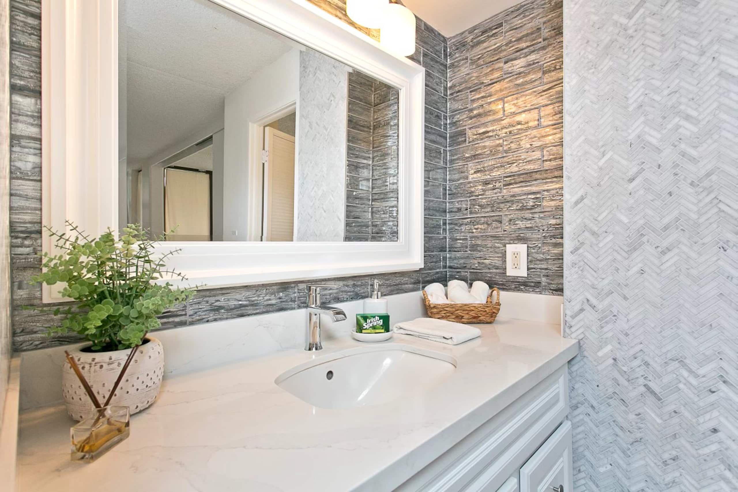 Condo in Honolulu · ★4.66 · 1 bedroom · 3 beds · 1 bath - Image 10