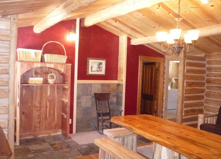Hideaway Cabin - Nauvoo, IL
