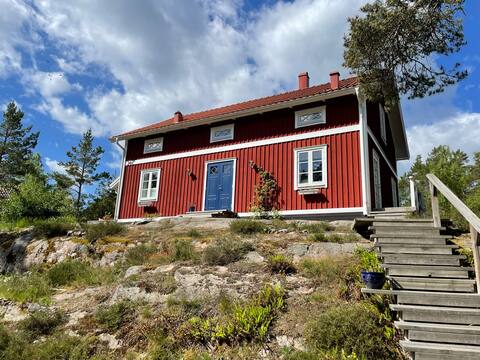 Large, cozy house in fantastic archipelago environment