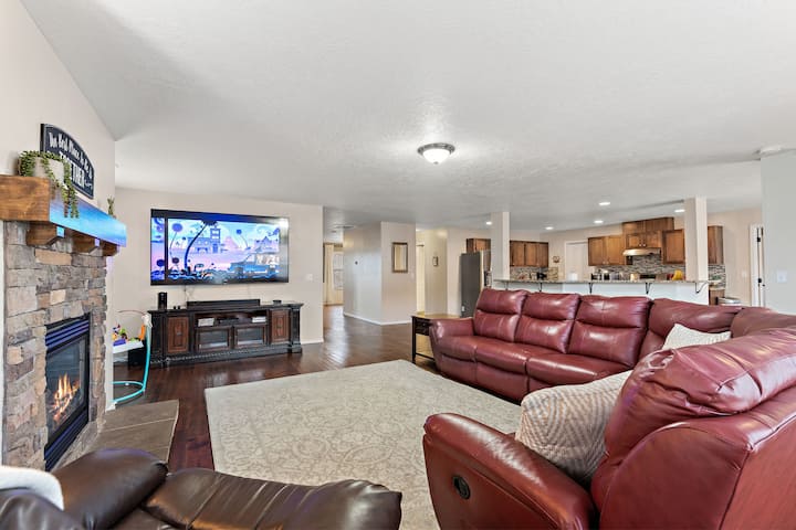 4500sqft Boise Home| 9 Beds & Dual Master| 85" Tv - Boise, ID