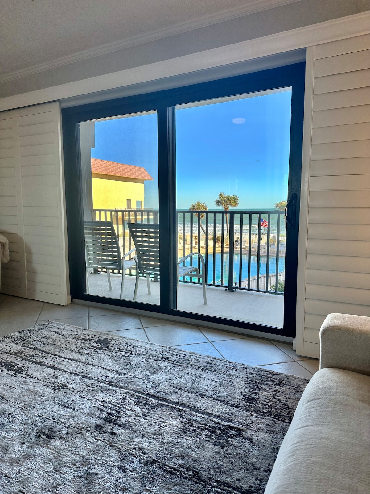 Sophisticated Oceanfront Luxury Condo