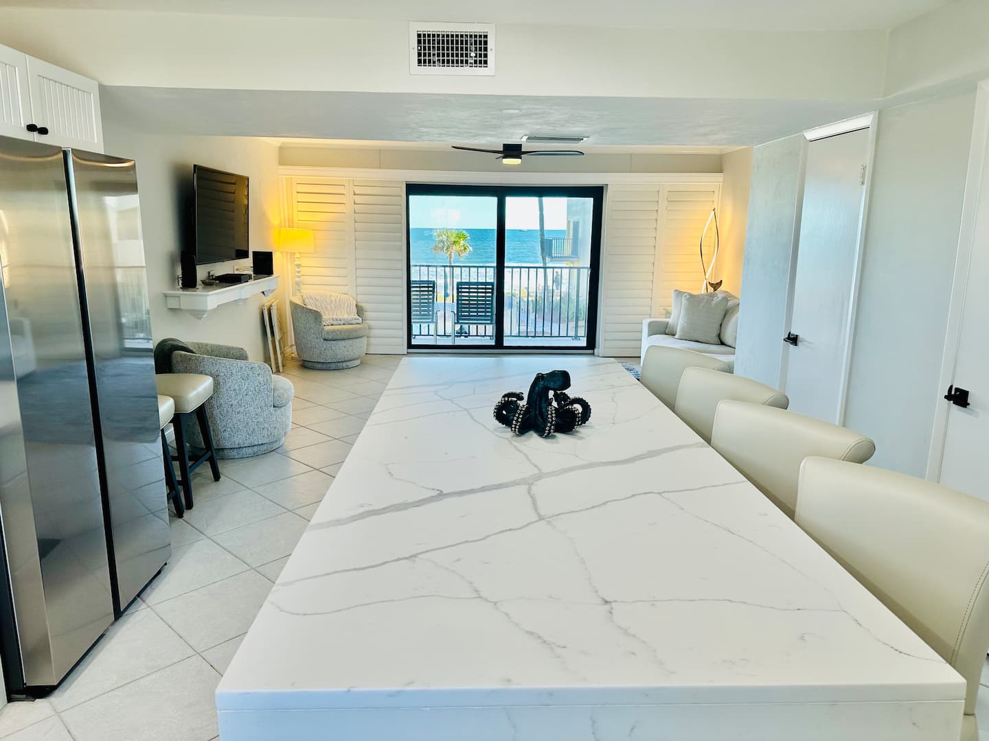 Sophisticated Oceanfront Luxury Condo