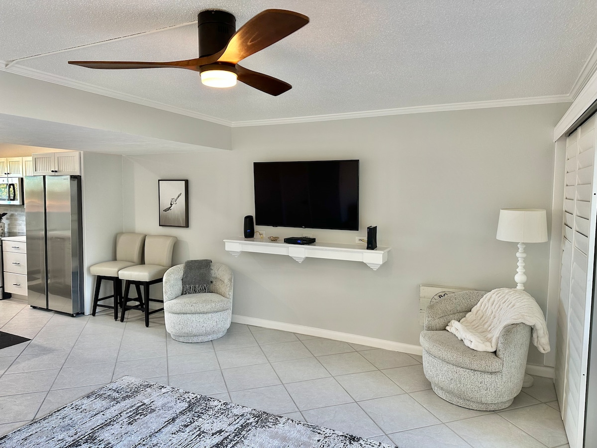 Sophisticated Oceanfront Luxury Condo