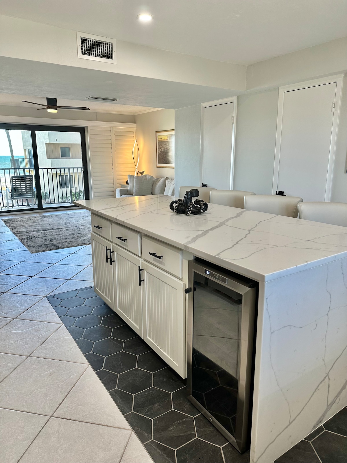 Sophisticated Oceanfront Luxury Condo