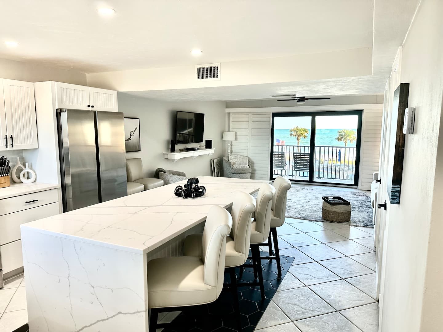 Sophisticated Oceanfront Luxury Condo
