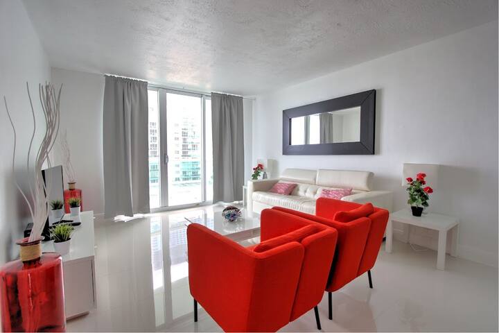 Beautiful apt with 2 bedrooms gallery image 3