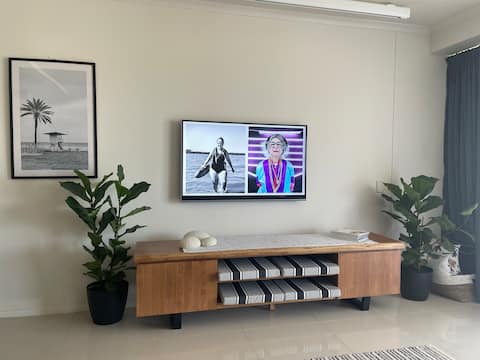 Popular Airbnb listing: Beach views just for you in Alexandra Headland