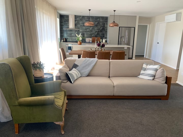 Lake Hawea River House Houses for Rent in Lake Hāwea, Otago, New