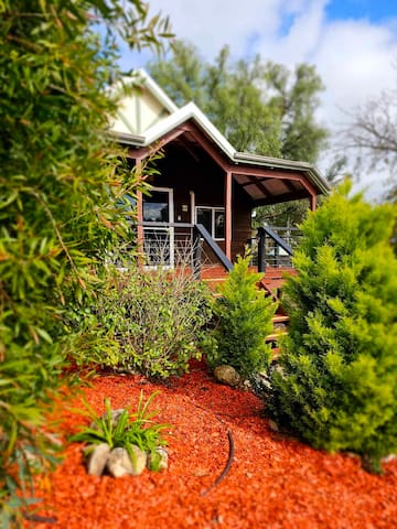 Cosy 2 bedroom Swisse Style – Sunnyhurst Chalet