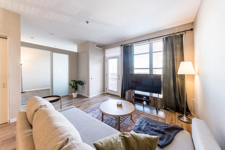 Garage Parking | Relaxing Condo Near Forrest Park - Clayton, MO