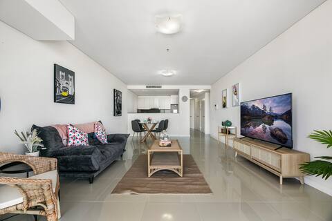 Spacious 2 beds Apt near Airport