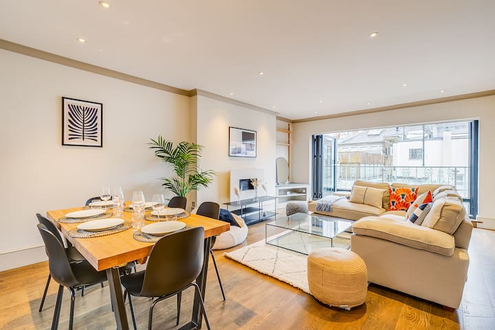 Charming Spacious 5 Bed Mews House – Kensington