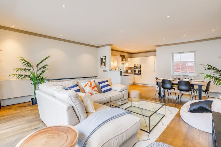 Charming Spacious 5 Bed Mews House – Kensington gallery image 3