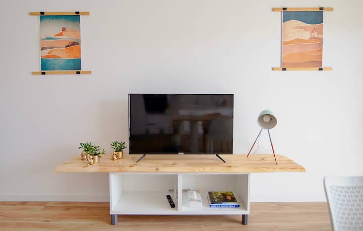 สมาร์ททีวี w. IPTV และ Netflix