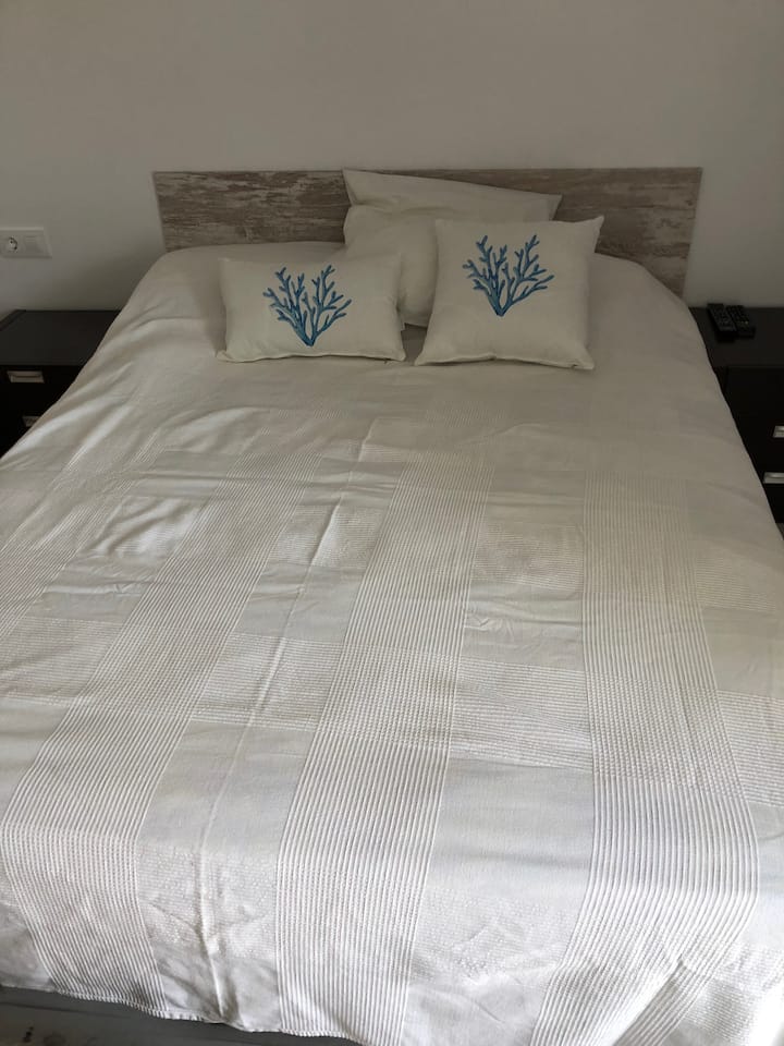 חדר שינה 2 מיטה 140 ס"מ