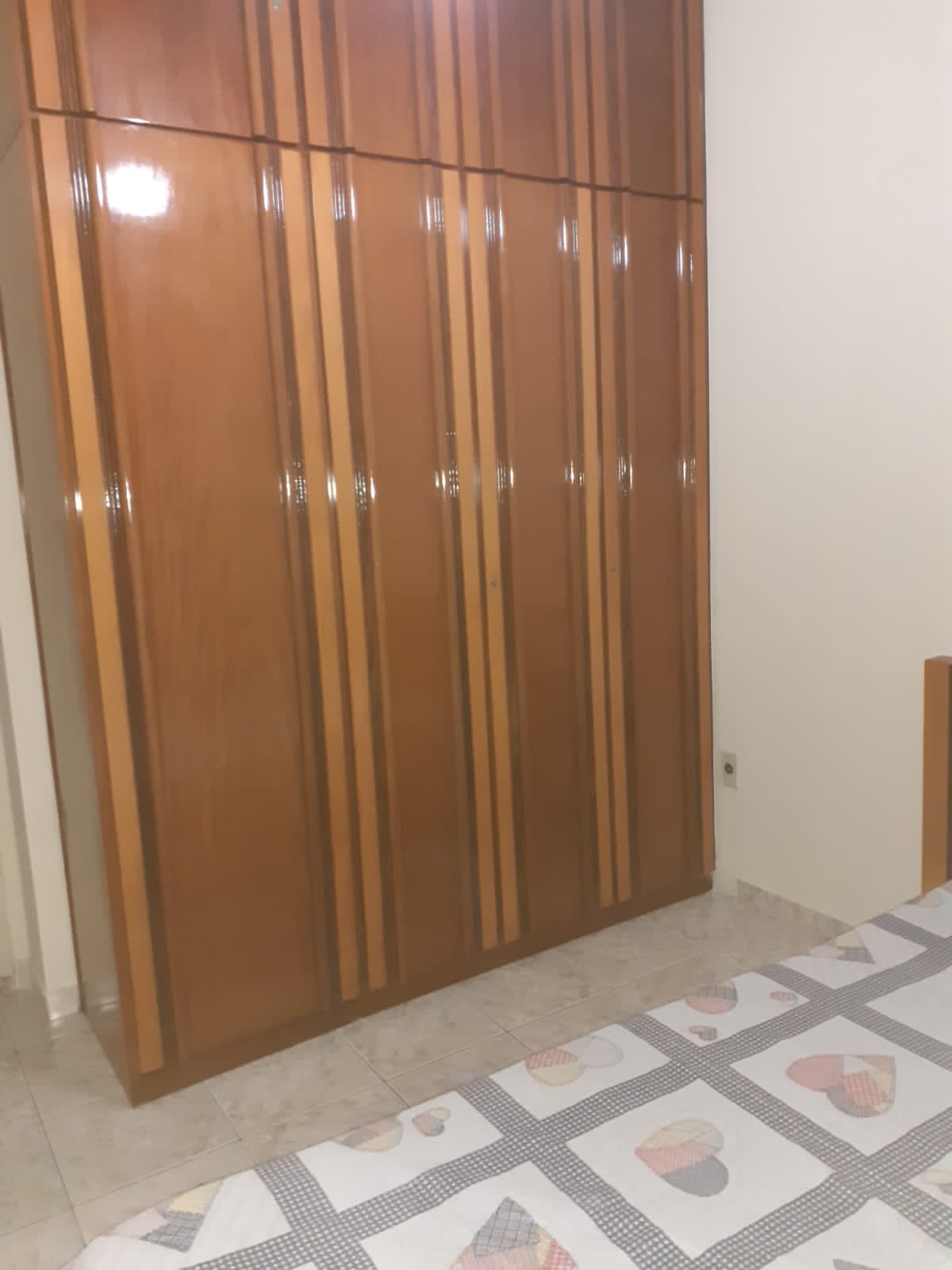 מלתחה בחדר השינה