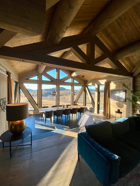 Popular Airbnb listing: Luxury Panorama Mountain Cabin-Norway-Sauna-15 bed in Vinje