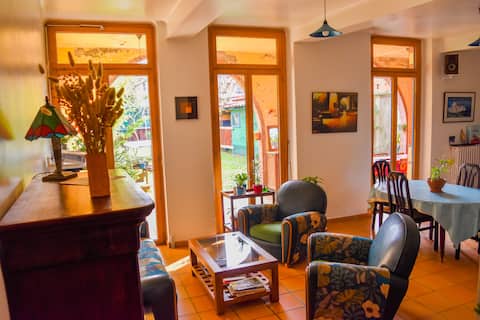 Top performing Airbnb: Villa-garden-pool-city center in Saint Cyprien