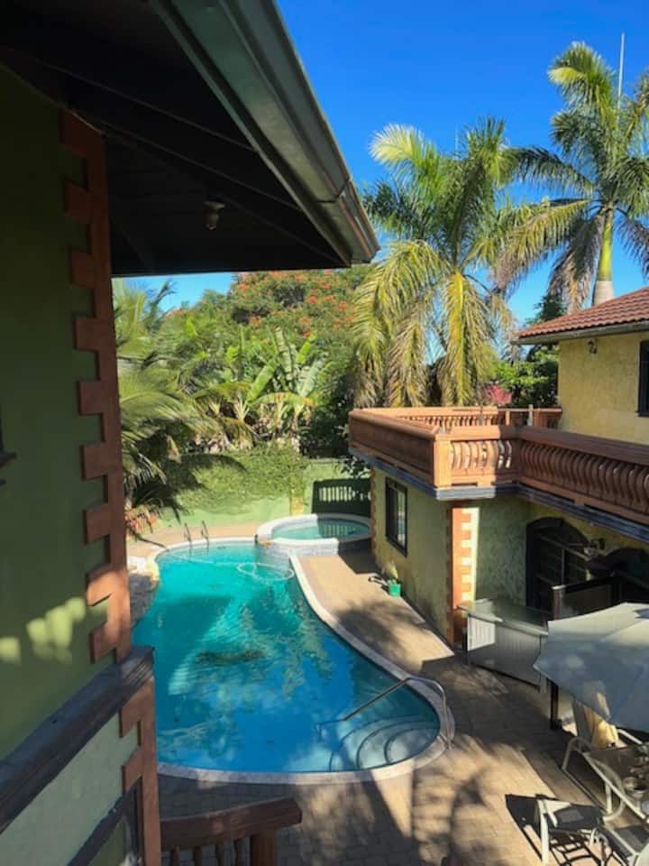 Hidden Oasis in Mandeville Guesthouses for Rent in Manchester Parish