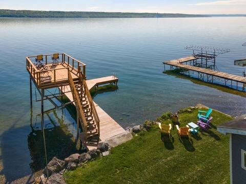 Serene Lakeside Retreat w/ Private Dock & Viewdeck