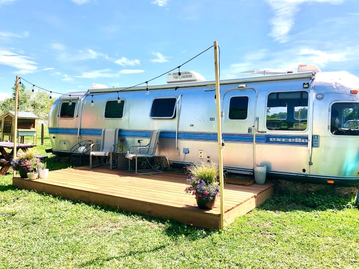 Airstream Trailer next to CSU campus Campers/RVs for Rent in Fort