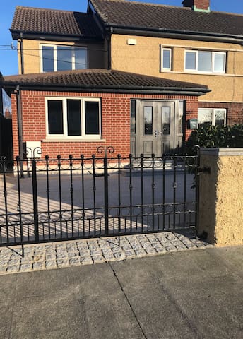 Exceptional family home in D4