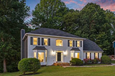 Atlanta Luxury Chateau (6 Bedrooms and Game Room)