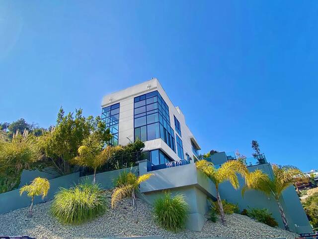 The Hollywood Hills Glass House gallery image 3