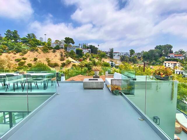 The Hollywood Hills Glass House gallery image 4