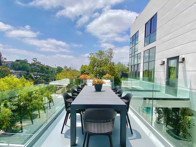 The Hollywood Hills Glass House gallery image 5