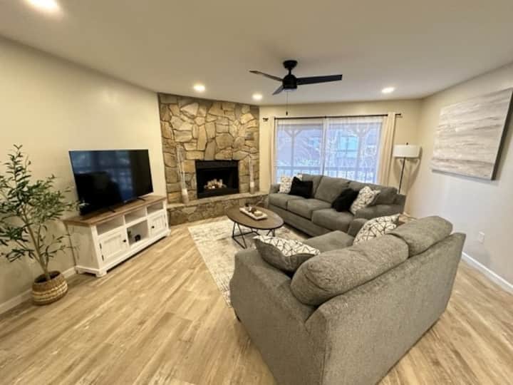 Cozy Maggie Retreat - Easy Access W/ 2 Car Garage - Maggie Valley, NC