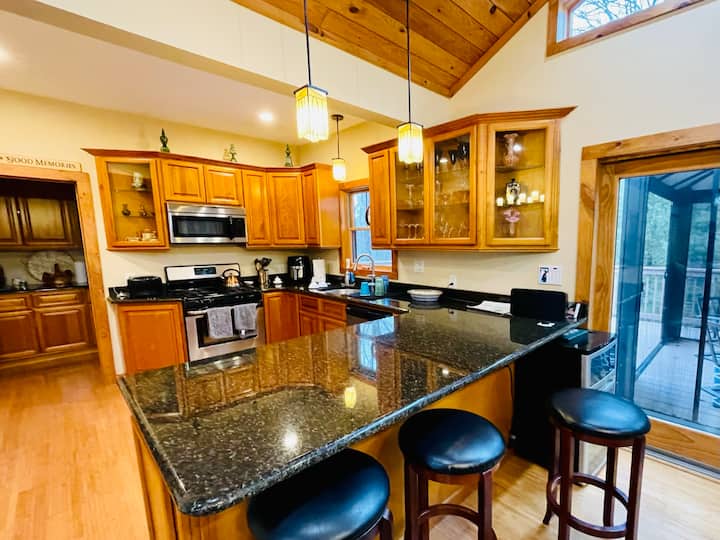 Escape in Style and Comfort with a great Gameroom Houses for Rent in