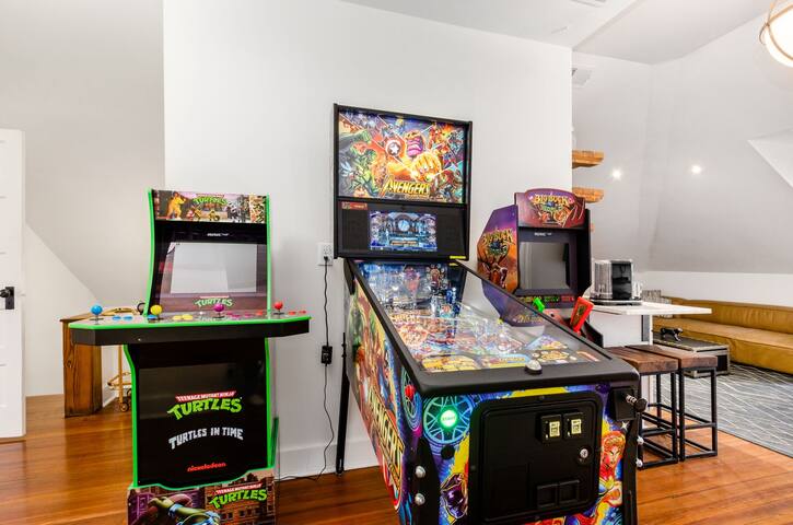 Entire Mansion with Fireplaces gallery image 5