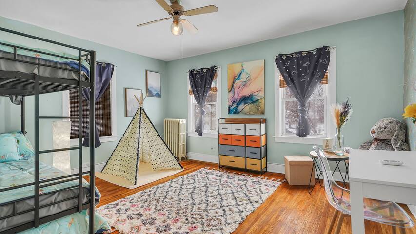 Perfect getaway home for family and friends gallery image 5