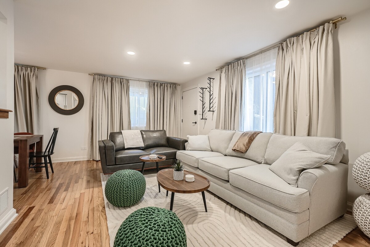 ดึงเตียงควีนไซส์ในโซฟาสีเบจ