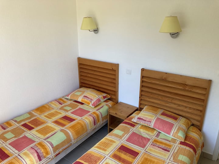 Habitación con 2 camas individuales