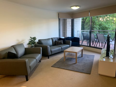Successful Airbnb property: Great location, 2B/2B, spacious in Canberra