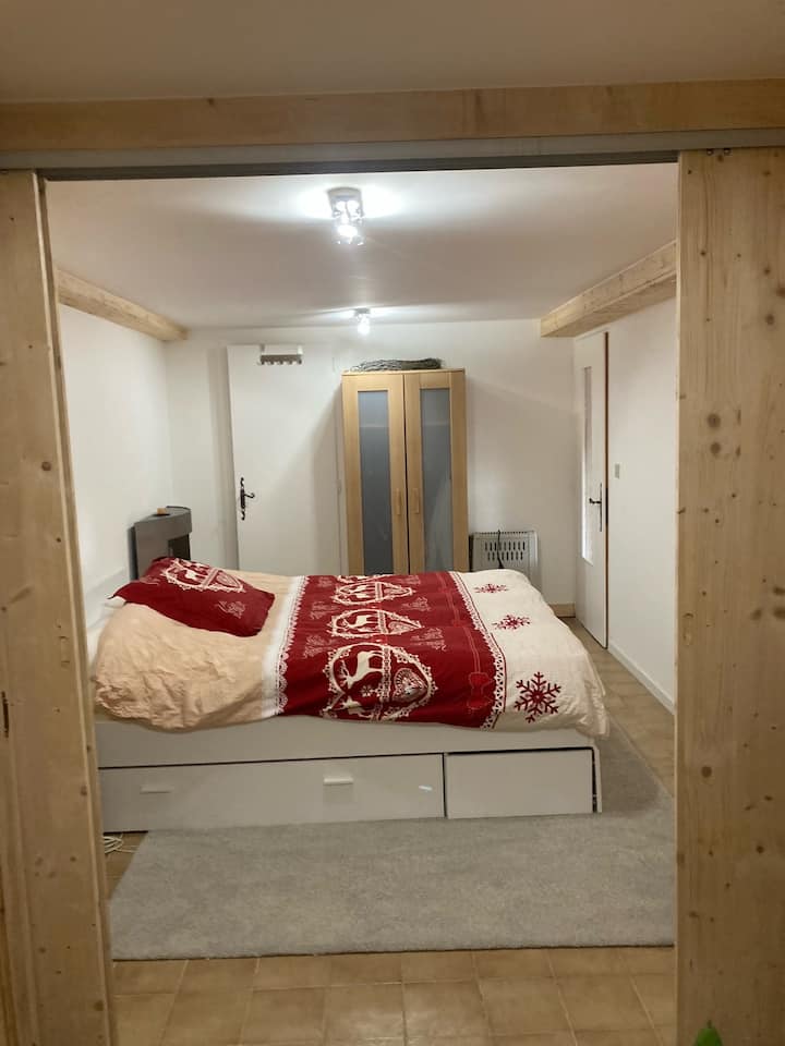 חדר שינה (חצי מרתף)