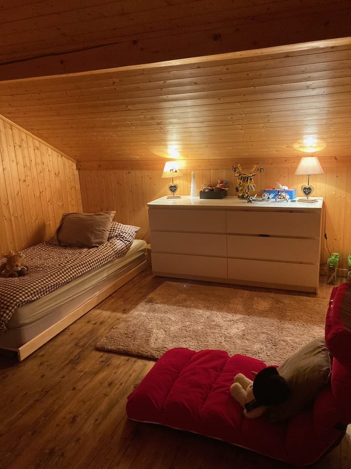 חדר ילדים (מיטת יחיד)