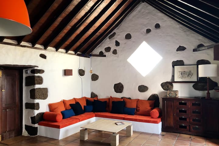 Casa Lupe. Art-inspired Courtyard House In Teguise - Teguise