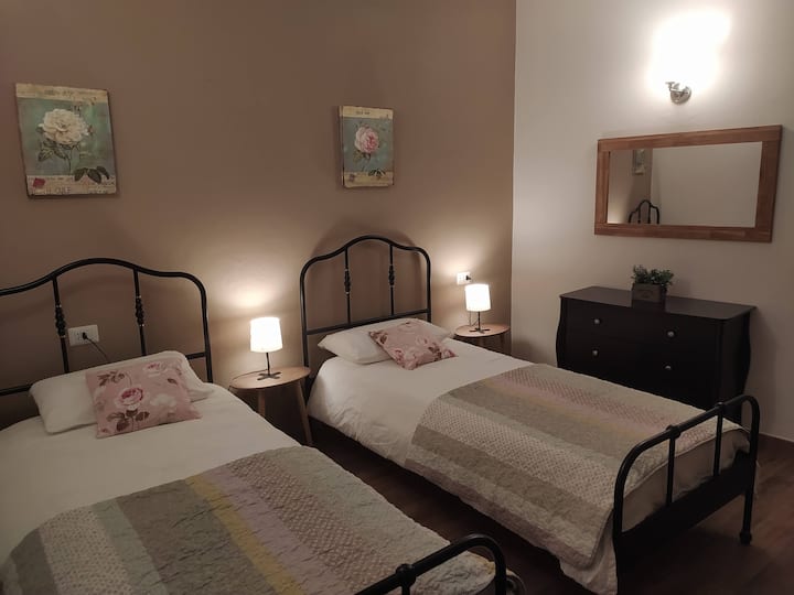 CHUMBA CHA 2 - Vitanda vya mtu mmoja
