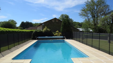 3 great houses, 2 pools/ spas Beautiful Perigord.