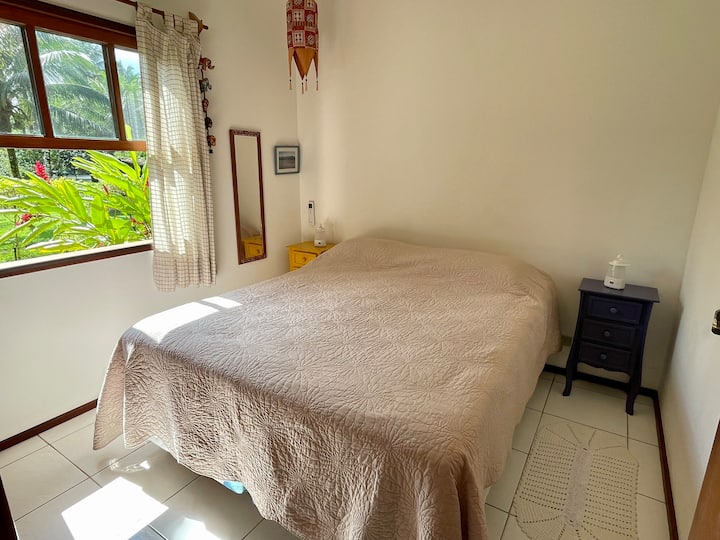 Tweepersoonskamer met queensize bed nieuw matras 